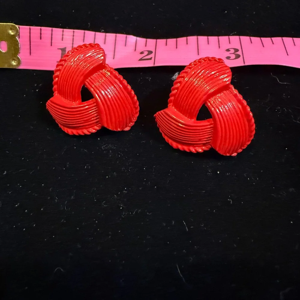 Vintage Red Enamel Interlocking Knot Stud Earrings Textured 80s Style Retro Bold